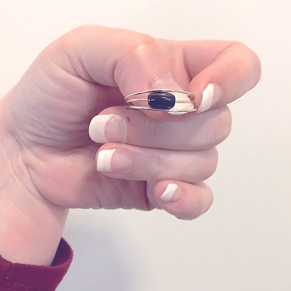 NEW: CHIC & STYLISH•ONYX GEMstone•Adjustable•Silver Wrapped Ring•Unisex Jewelry - Picture 11 of 16